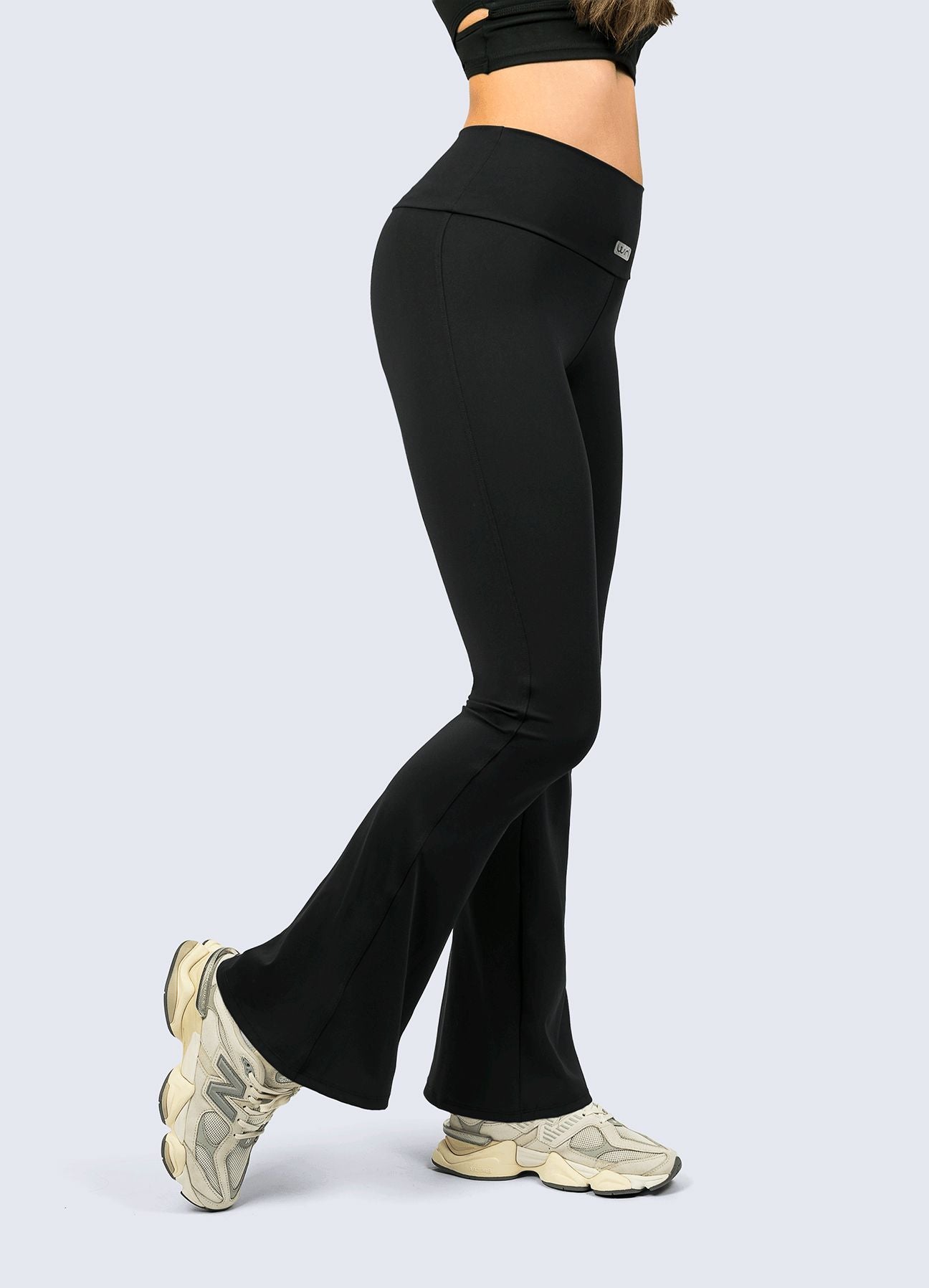 PANTALON FLARE BASIC - NEGRO LEGGINGS WIN ROPA DEPORTIVA