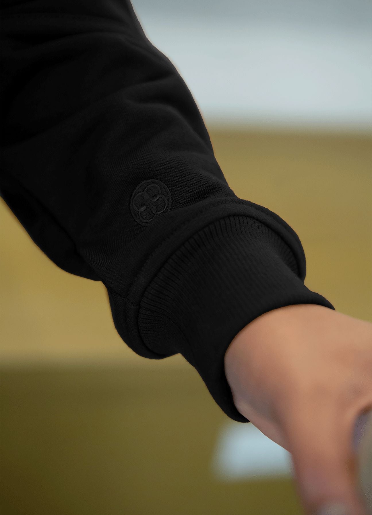 POLERA BE THE ONE-NEGRO POLERAS WIN ROPA DEPORTIVA