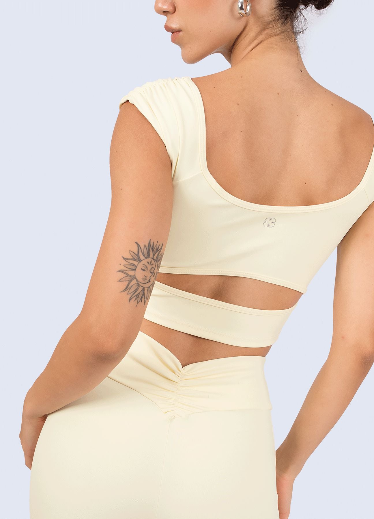 CROP EMANA FLOW - BUTTERCREAM CROPS WINropadeportiva 