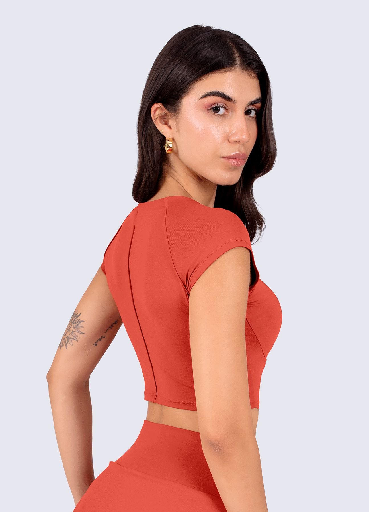 CROP FUTURE SCULPT - OCRE TOPS WIN ROPA DEPORTIVA 
