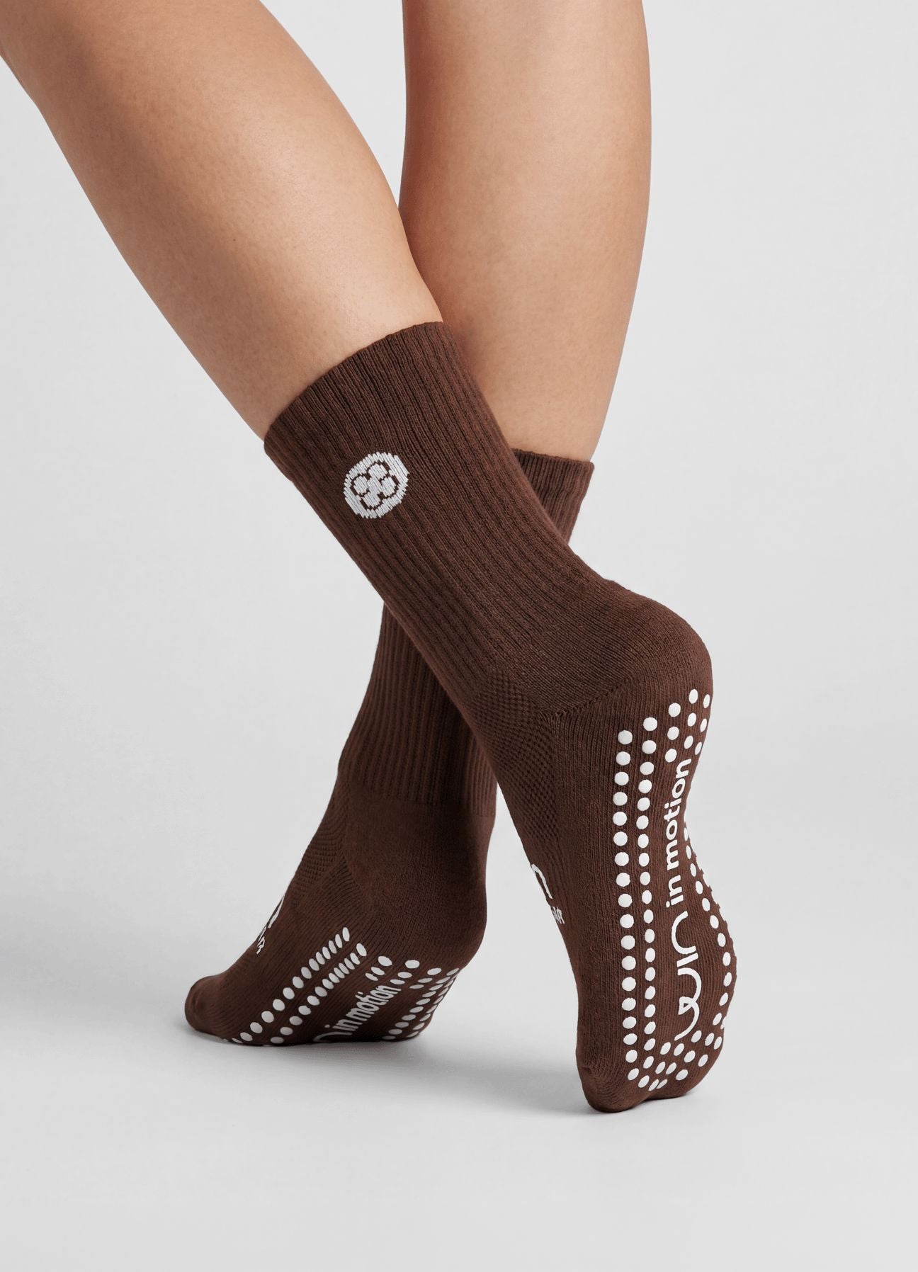 MEDIAS PILATES - MARRON OSCURO ACCESORIOS WIN ROPA DEPORTIVA 