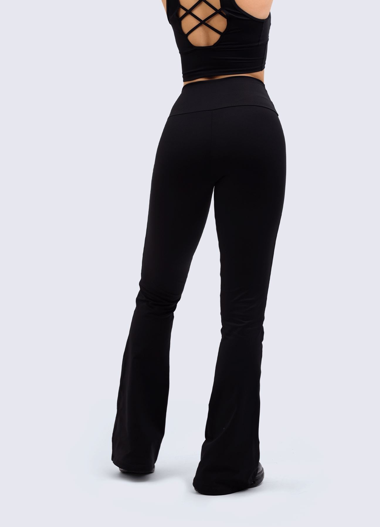 PANTALON EMANA FLARE BASIC-NEGRO WINropadeportiva 