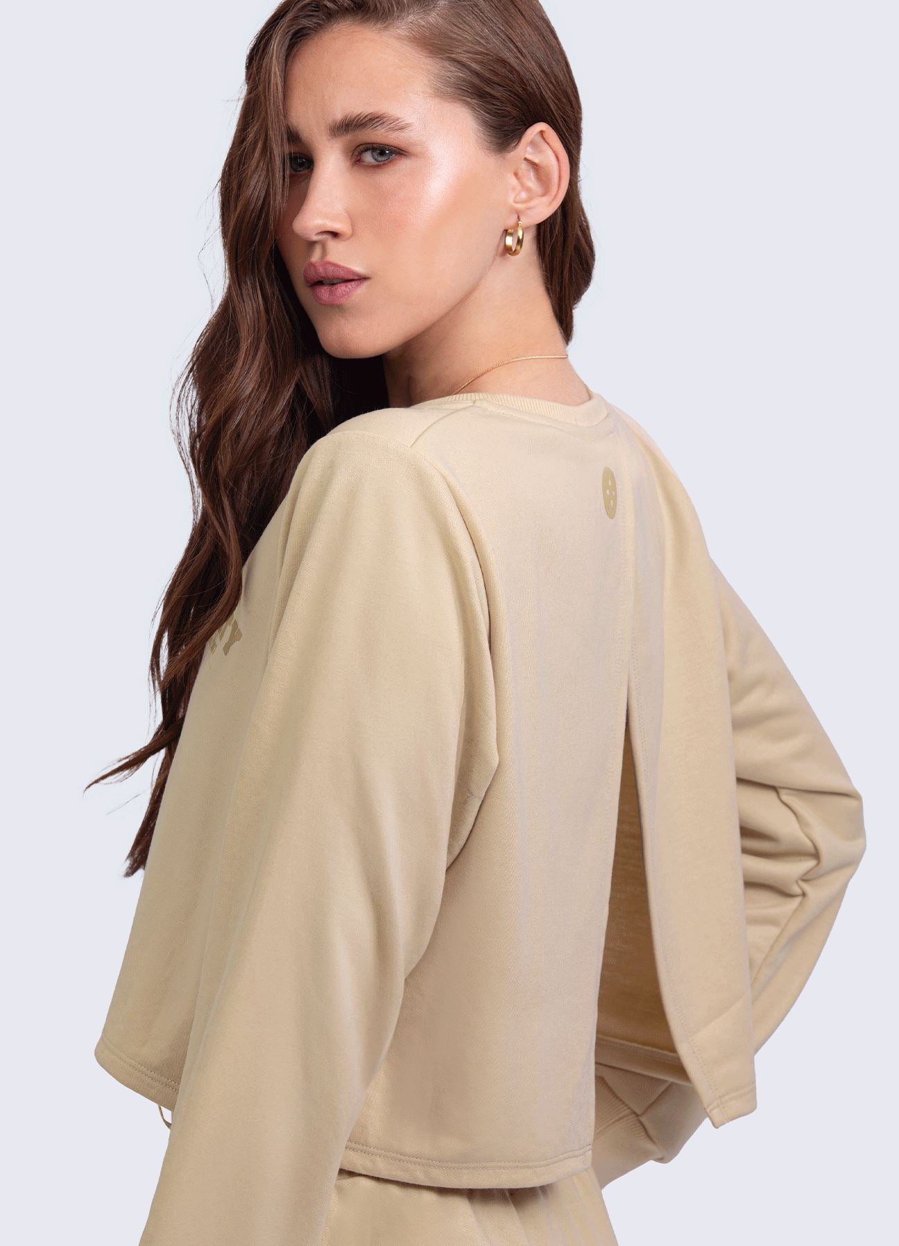 POLERA SPORTY- BEIGE POLERAS WINropadeportiva 