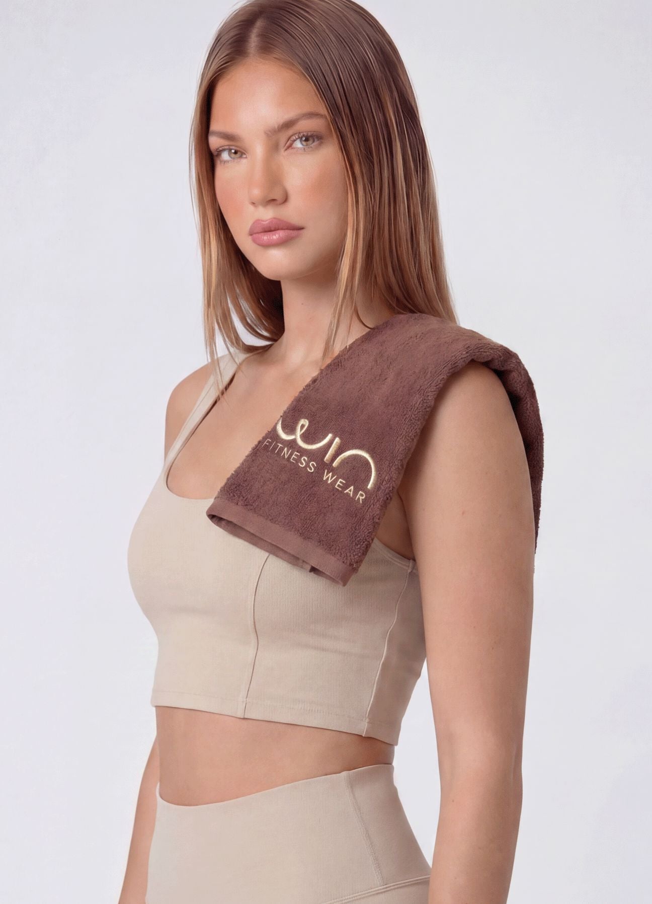 TOALLA WIN - MARRON OSCURO ACCESORIOS WINropadeportiva 