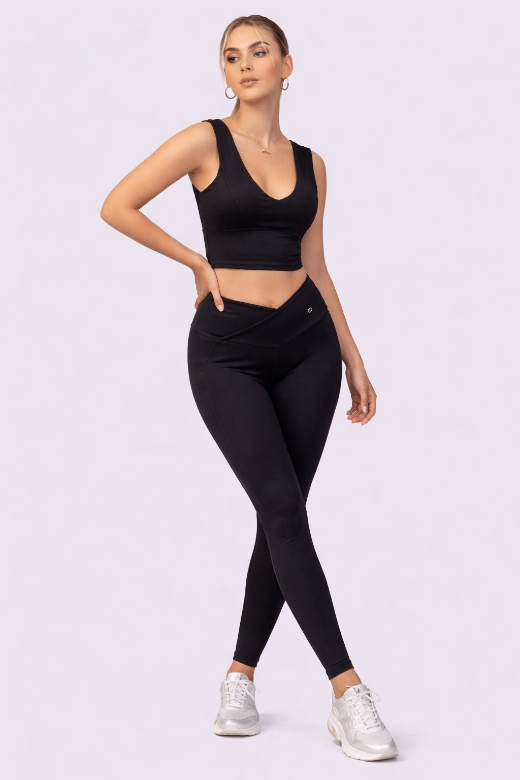 TOP EMANA PERFECT BELT - NEGRO TOPS WIN ROPA DEPORTIVA 