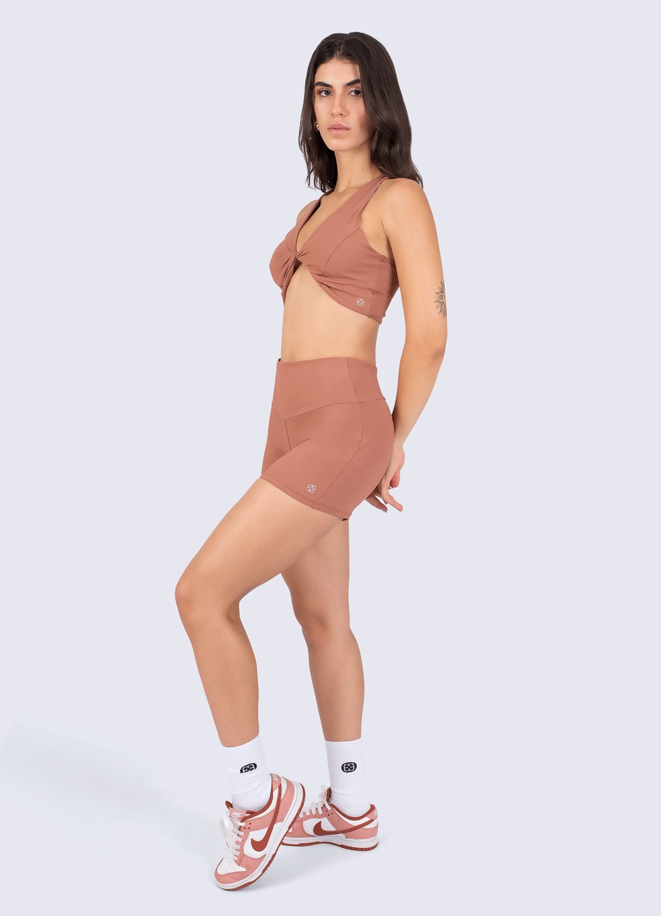 TOP EMANA PILATES - MARRON COCOA TOPS WIN ROPA DEPORTIVA 