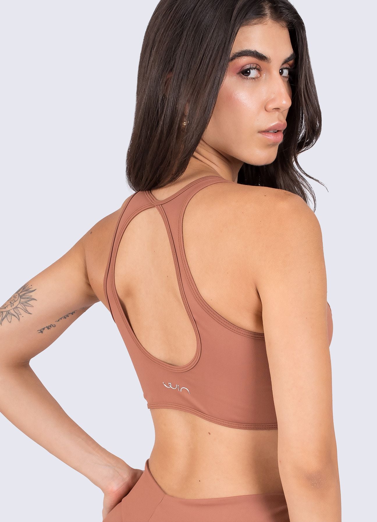 TOP EMANA PILATES - MARRON COCOA TOPS WIN ROPA DEPORTIVA 