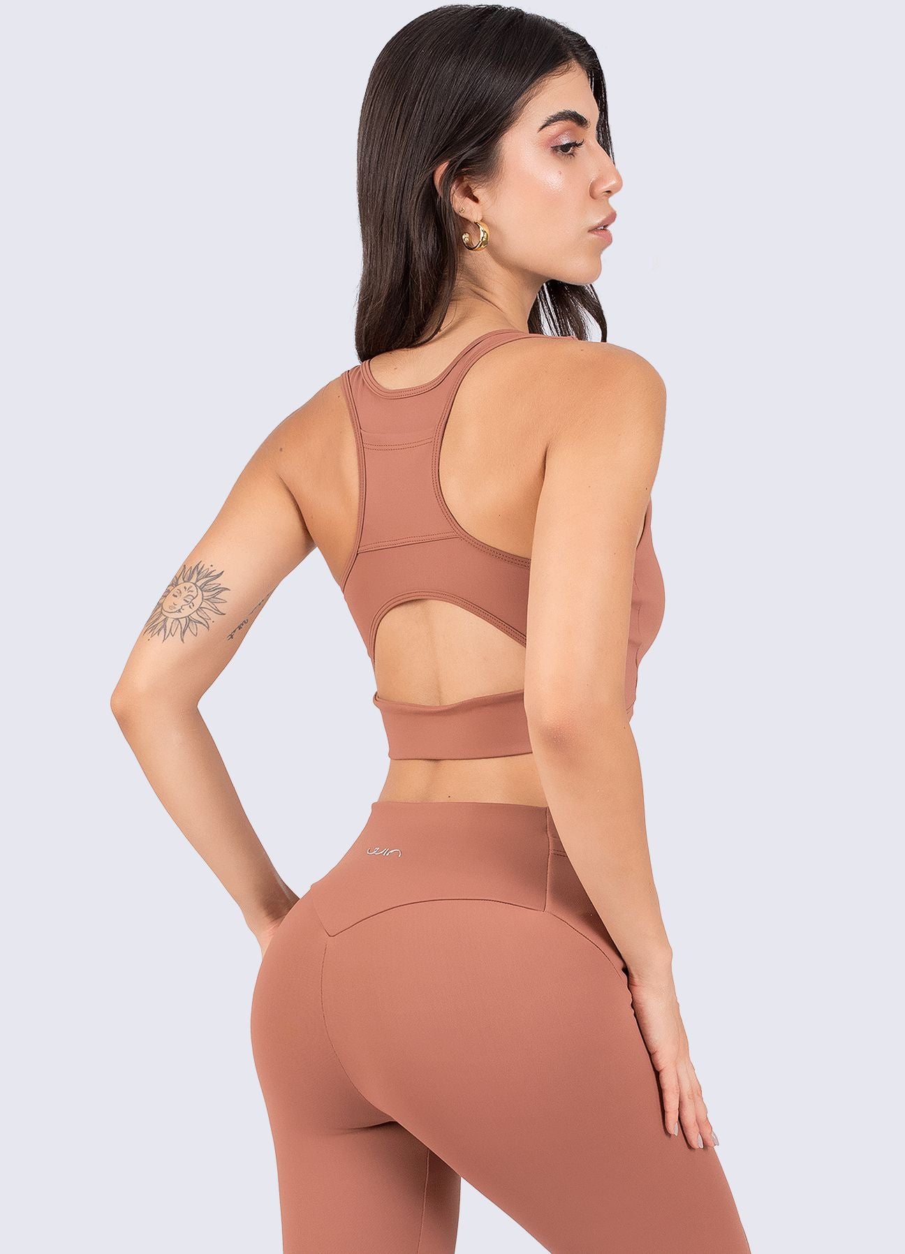 TOP EMANA SHAPE - MARRON COCOA TOPS WIN ROPA DEPORTIVA 