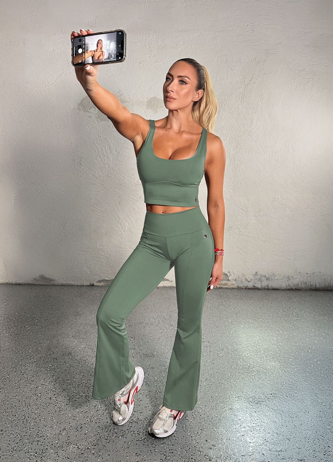 TOP FLEX MOVEMENT - VERDE SALVIA WIN ROPA DEPORTIVA 