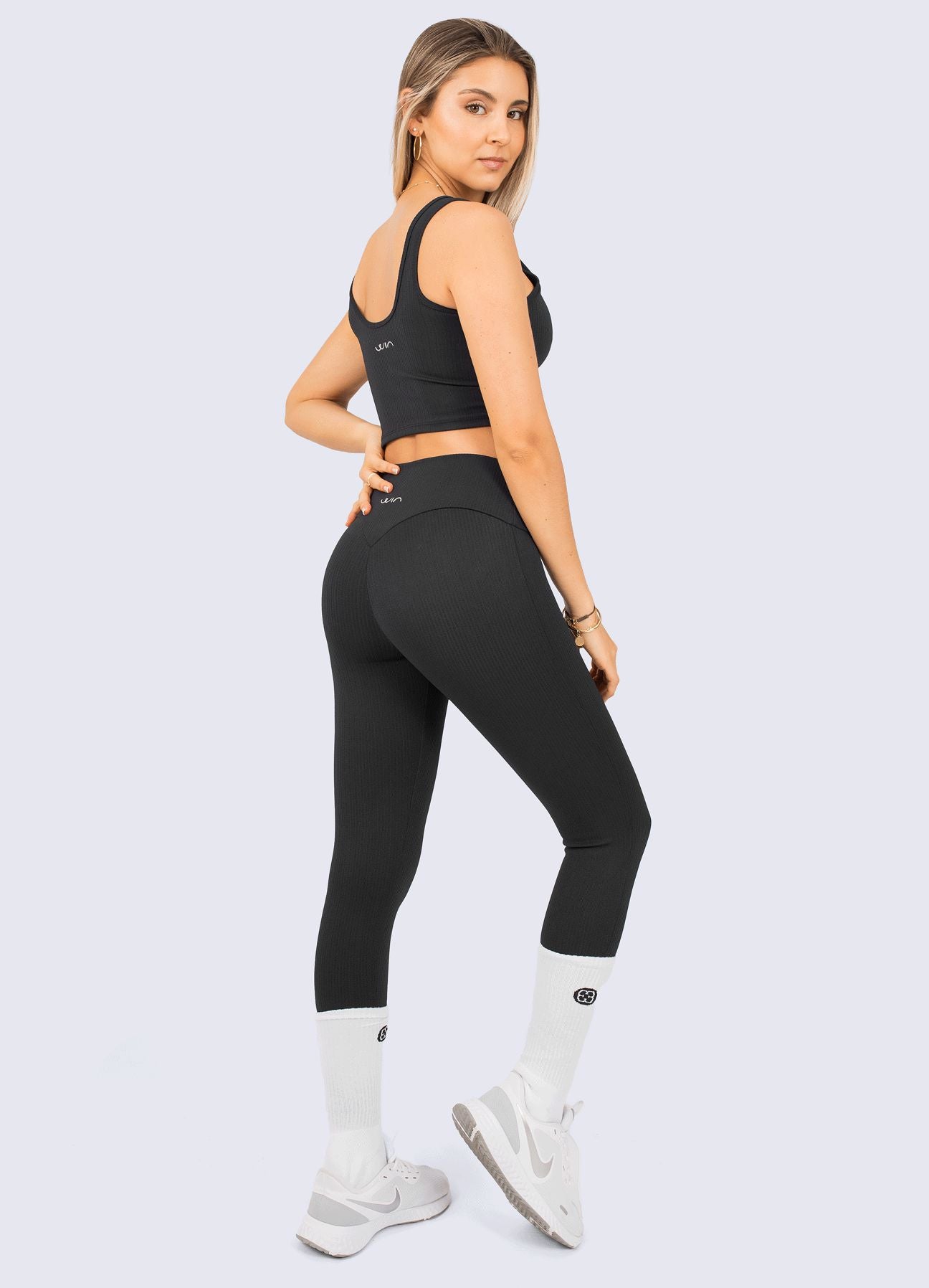 TOP SCULPT SHINE - NEGRO TOPS WIN ROPA DEPORTIVA 